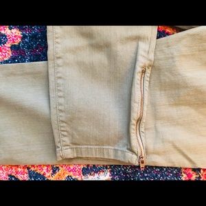 Like new light olive green Tommy Hilfiger Jeans